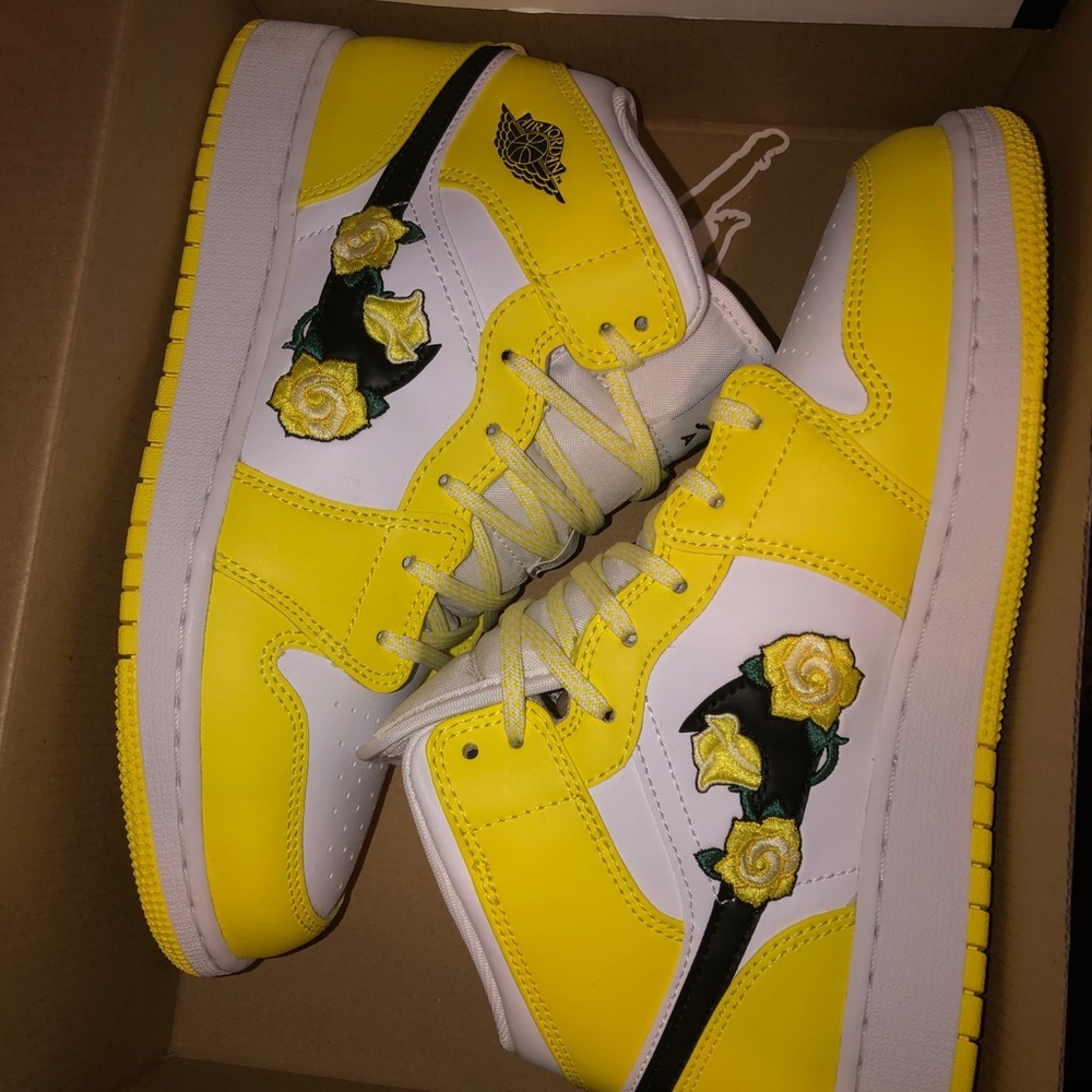 Jordan 1 mid yellow flower
